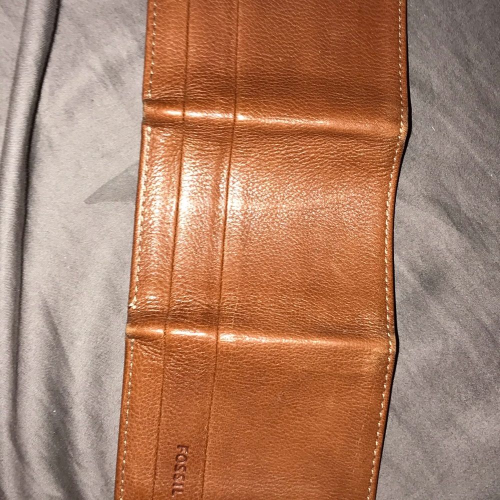 %100 authentic wallets. - Picture 8 of 8